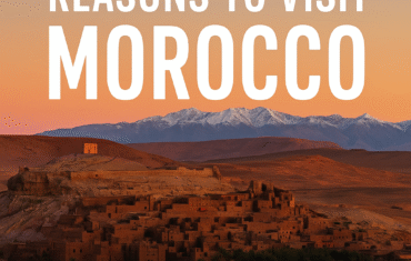 Razones para visitar Marruecos con vista panorámica del Atlas y Aït Benhaddou al atardecer