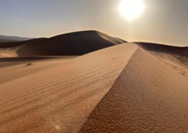 paseo en camello en el deserto del sahara en merzouga.marruecos