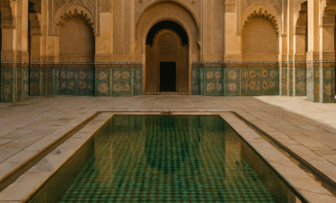 Vista panorámica de Marrakech con la mezquita Koutoubia al atardecer